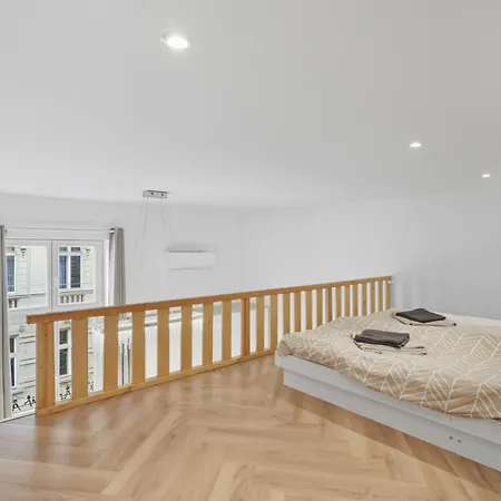 Moderný Prezidentský Vedľa Paláca S Výhľadom * Bratislava